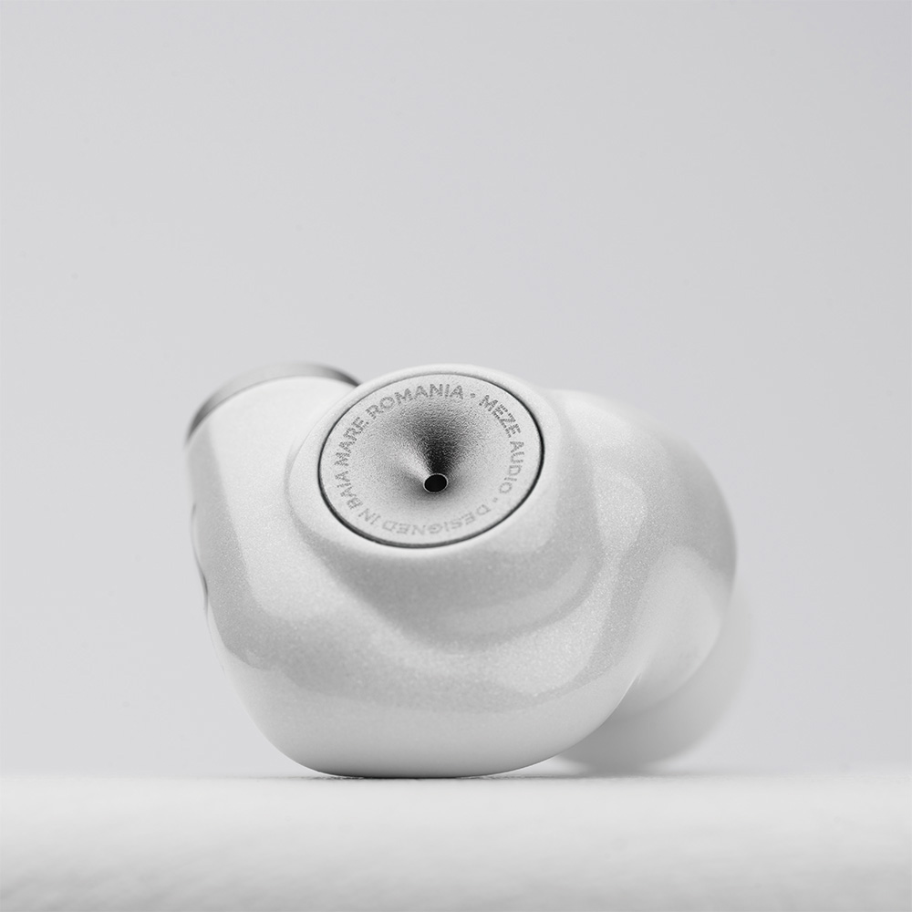 イヤホン Meze Audio ALBA Amazon.com: MEZE AUDIO ALBA | Wired Earbuds in-Ear Monitor