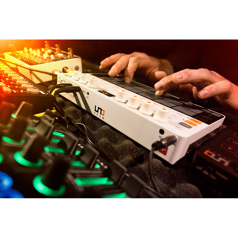 UNO DRUM アナログ/PCMドラムマシン IK Multimediaのコンパクトなアナログ/PCMドラムマシンUNO Drum