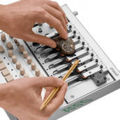 �J���[�o���G�[�V����