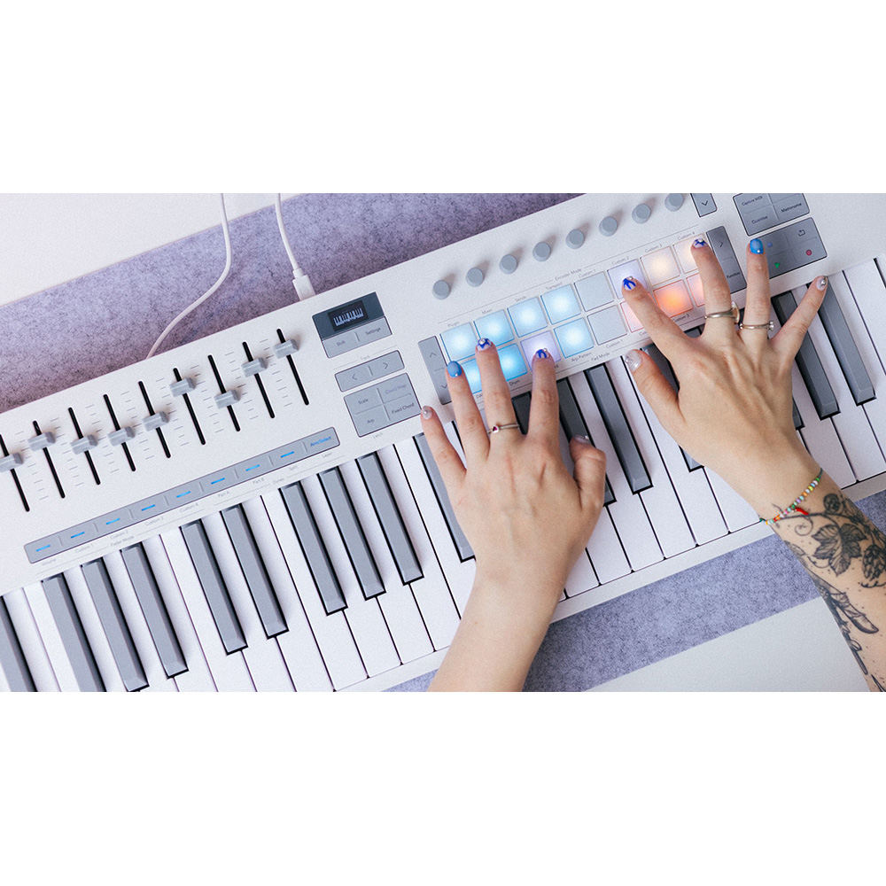 Novation Launchkey 61 MK4 White|ミュージックランドKEY Novation Launchkey 61 MK4 White|ミュージックランドKEY