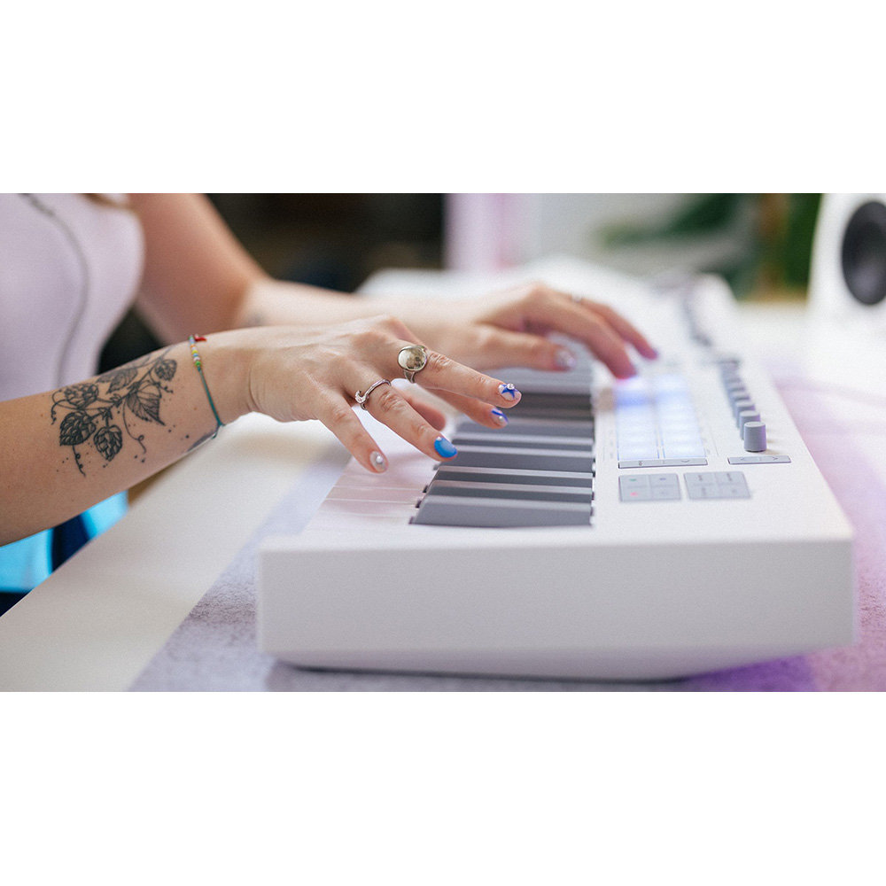 Novation Launchkey 61 MK4 White｜ミュージックランドKEY