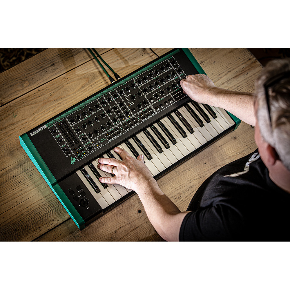 PWM Mantis ハイブリッドアナログシンセサイザー PWM Mantis Hybrid-Analog Keyboard Synthesizer - Perfect Circuit