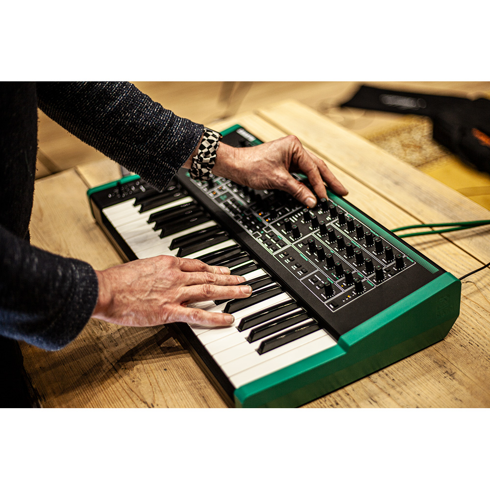 PWM Mantis ハイブリッドアナログシンセサイザー PWM Mantis Hybrid-Analog Keyboard Synthesizer - Perfect Circuit