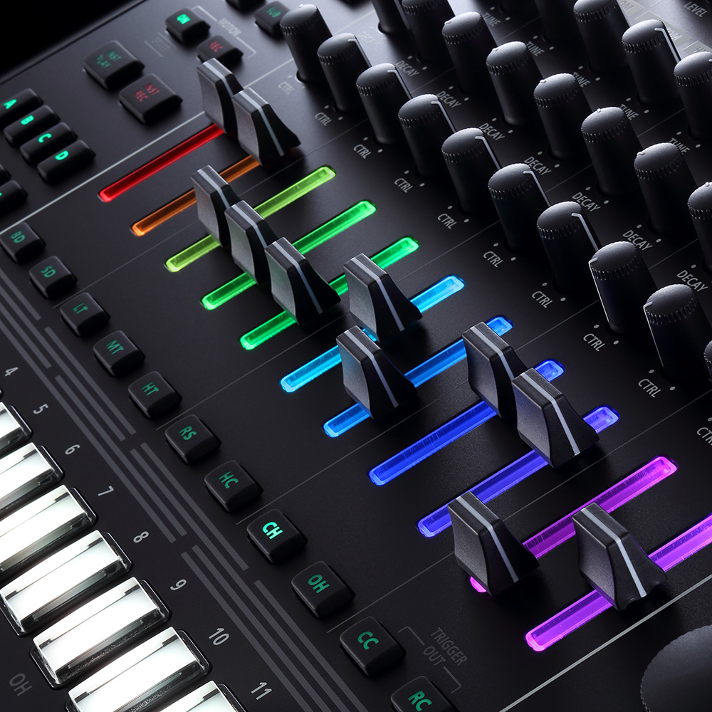 新入荷 AIRA Roland series シンセサイザー ドラムマシン TR-8S 打楽器