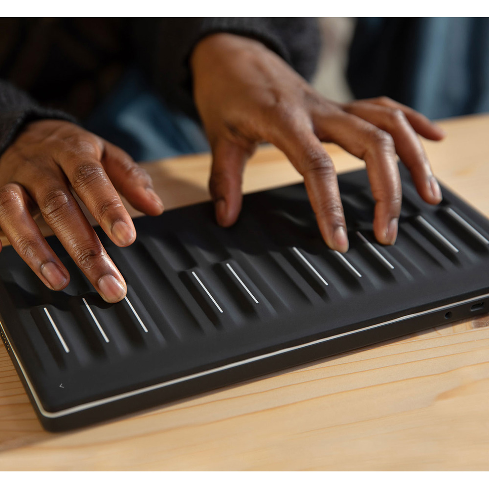ROLI Seaboard キーボード 13キー ブラック ROLI Seaboard M｜ミュージックランドKEY